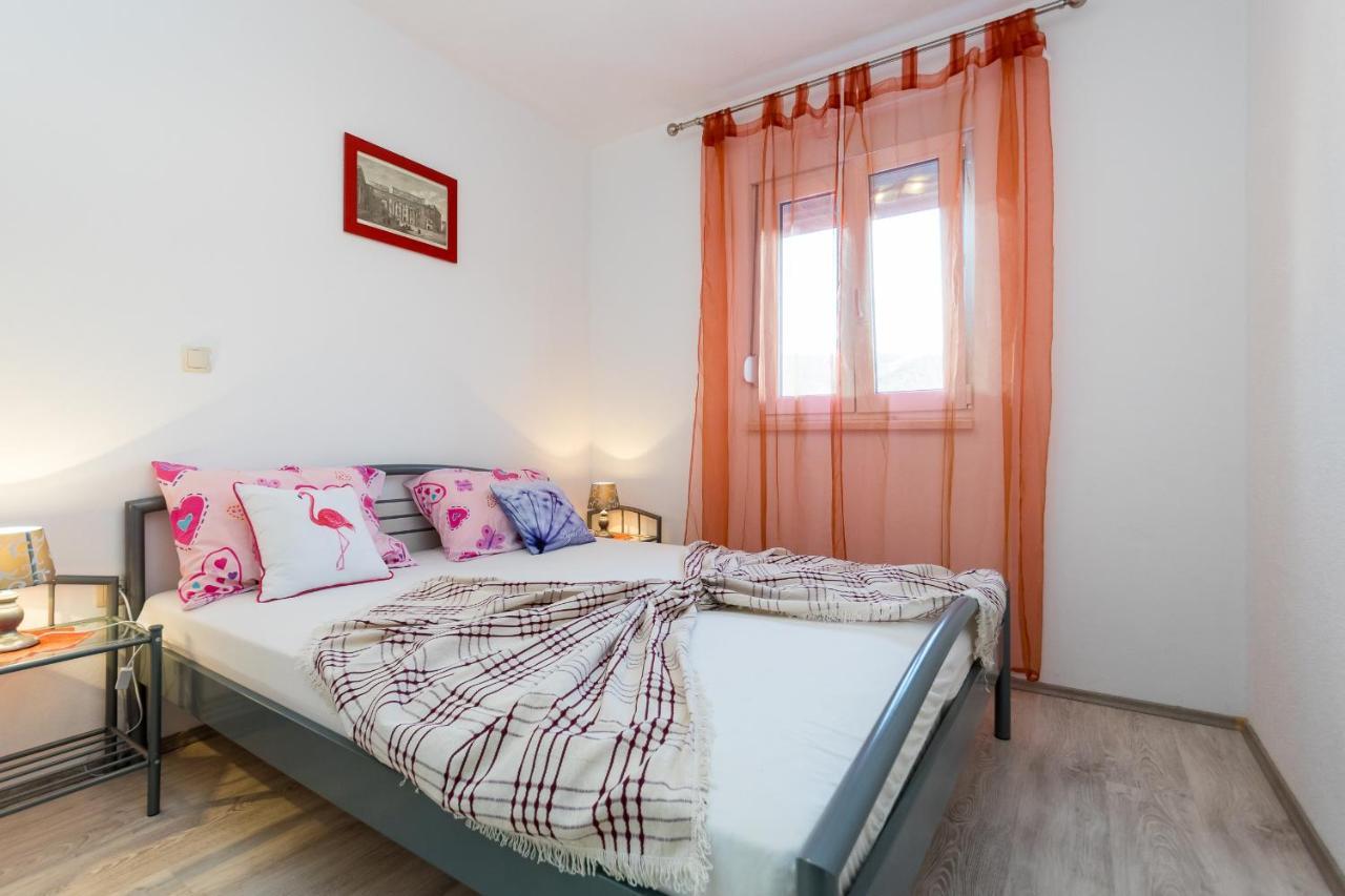Apartments And Rooms With Parking Space Grebastica, Sibenik - 17831 Luaran gambar