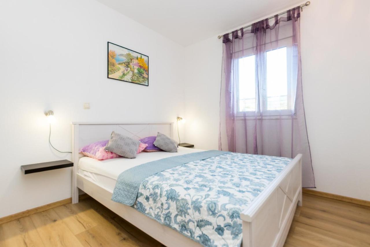 Apartments And Rooms With Parking Space Grebastica, Sibenik - 17831 Luaran gambar
